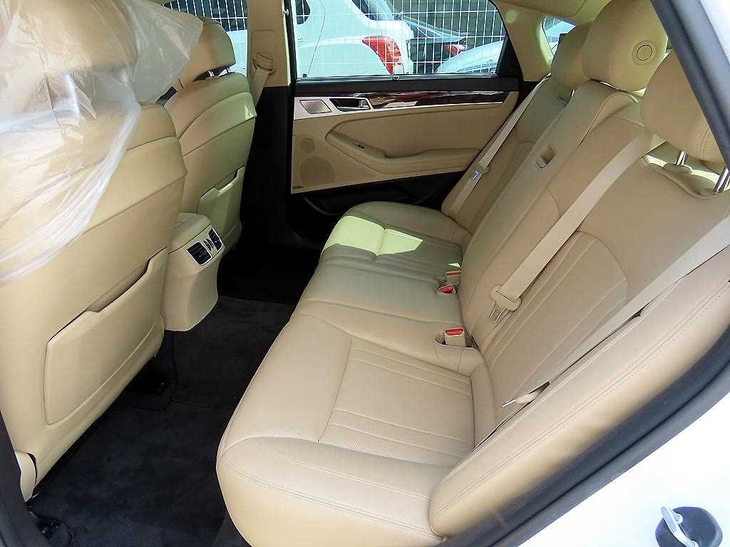 Genesis G80 - Vista 8