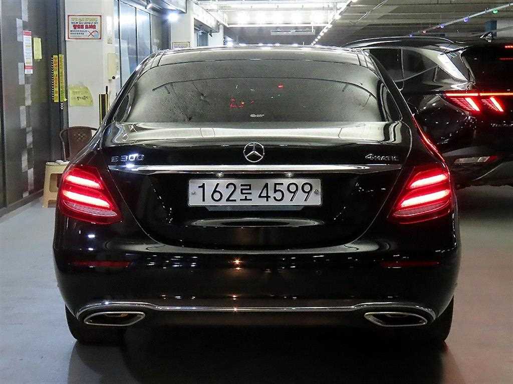 Mercedes Benz E class - Vista 7