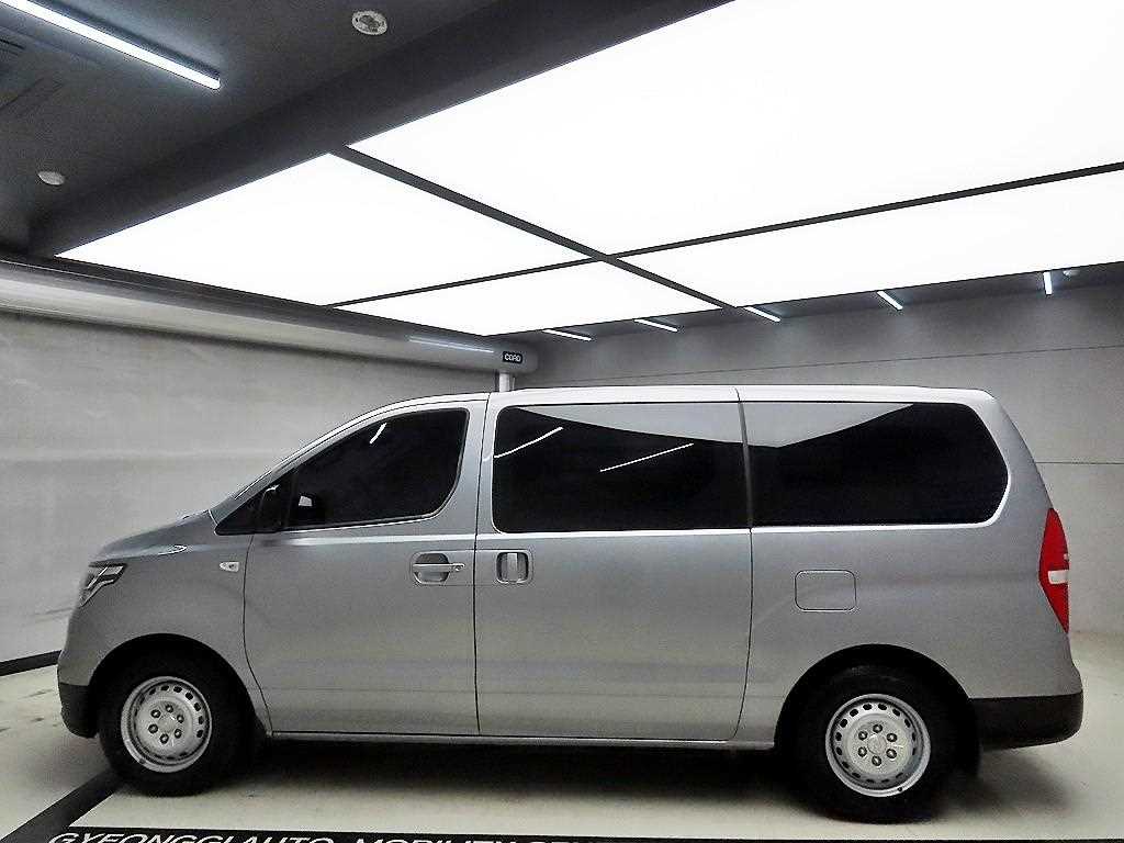 HYUNDAI Starex - Vista 6