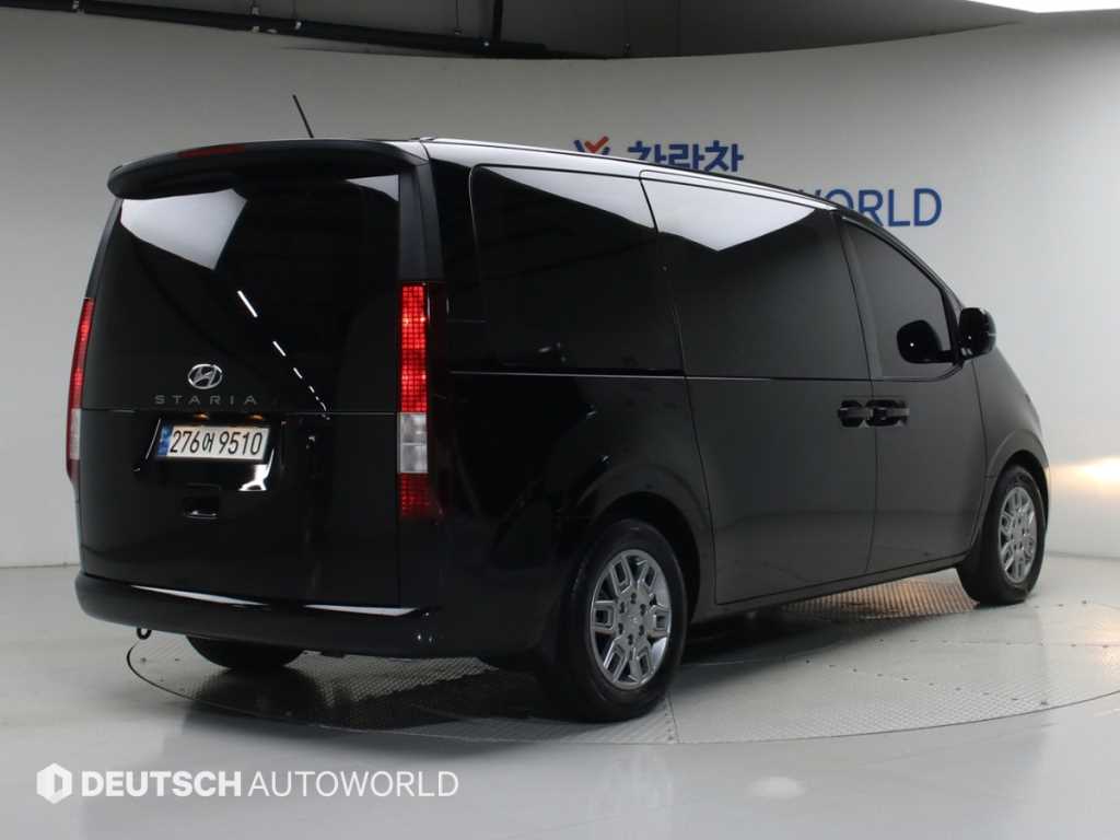 HYUNDAI Staria - Vista 2