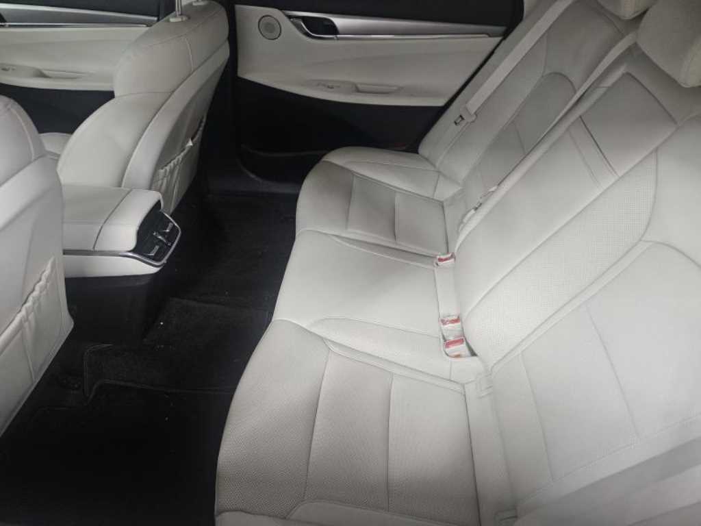 HYUNDAI Grandeur - Vista 9