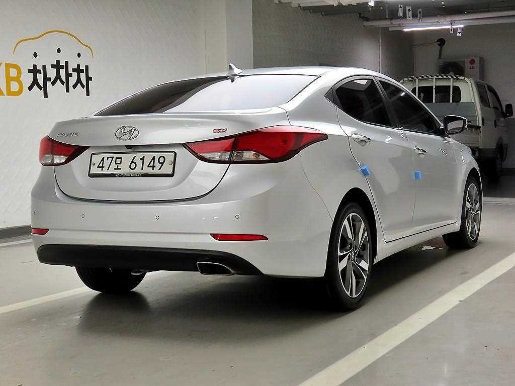 HYUNDAI Avante - Vista 6