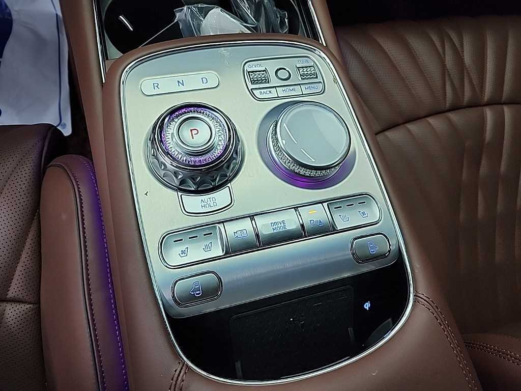 Genesis G90 - Vista 10