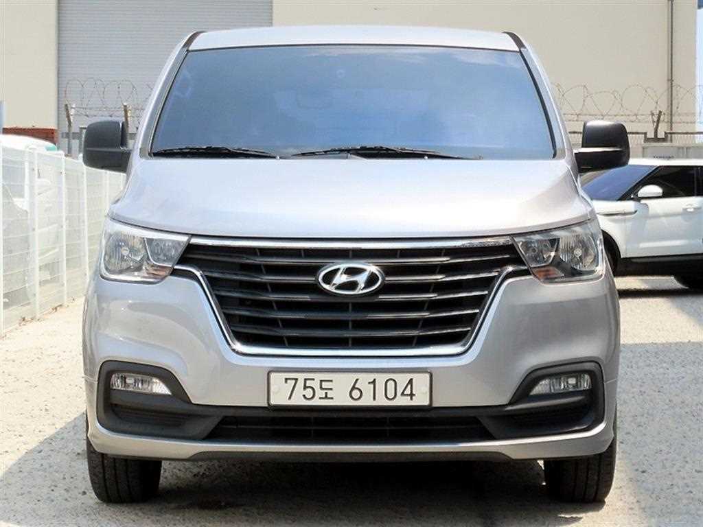 HYUNDAI Starex 2018 Gris - Importación desde Corea - HF Imports Iquique - Foto 1