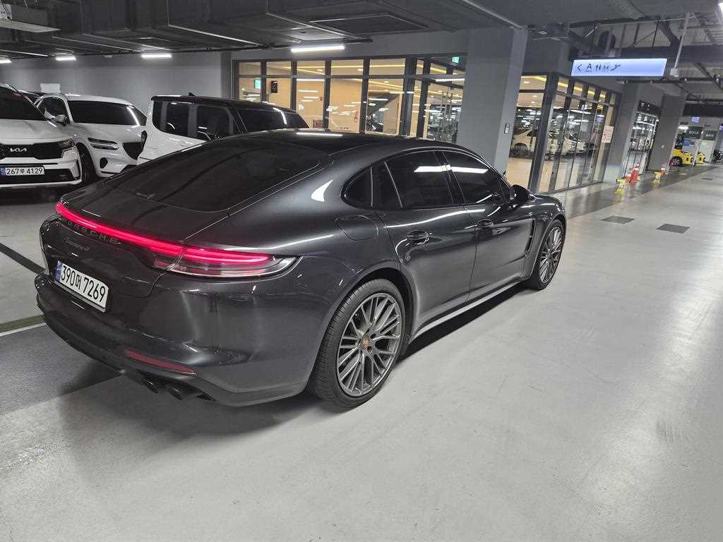 Porsche Panamera - Vista 3