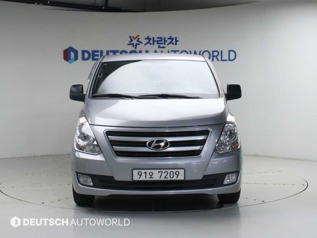 HYUNDAI Starex - Vista 3