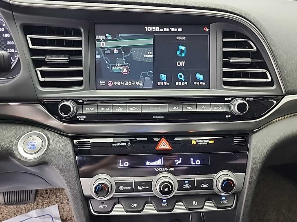 HYUNDAI Avante - Vista 12