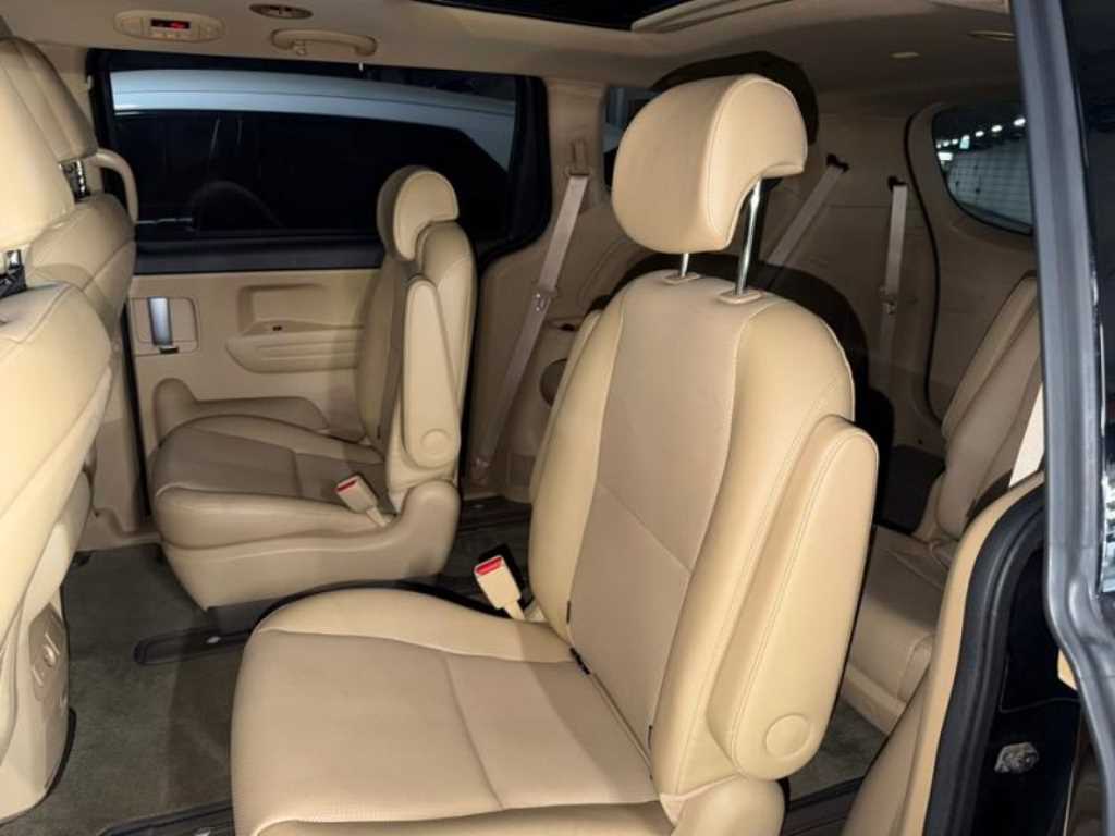 KIA Carnival - Vista 9