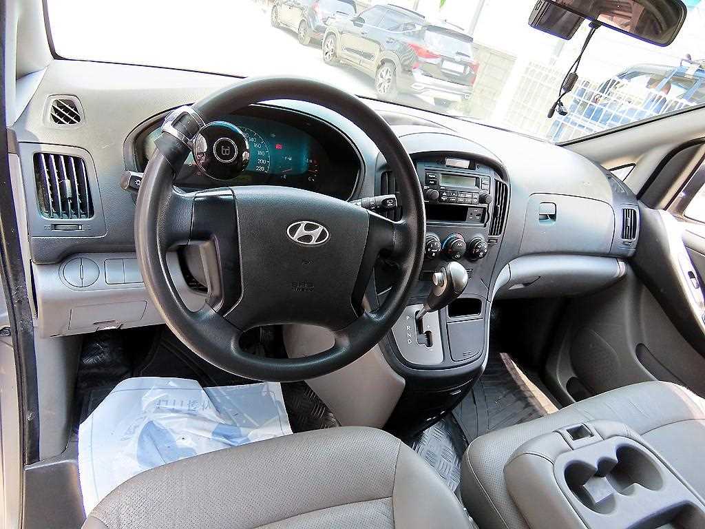 HYUNDAI Starex - Vista 9