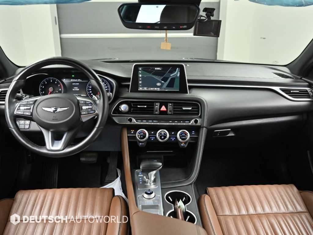 Genesis G70 - Vista 9