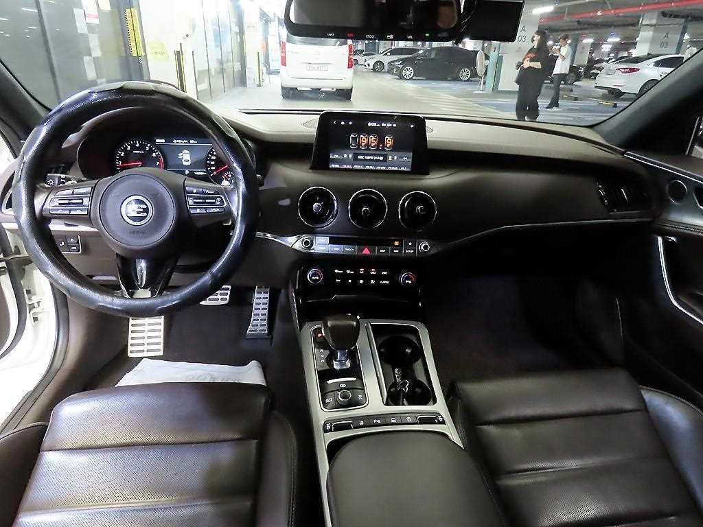 KIA Stinger - Vista 12