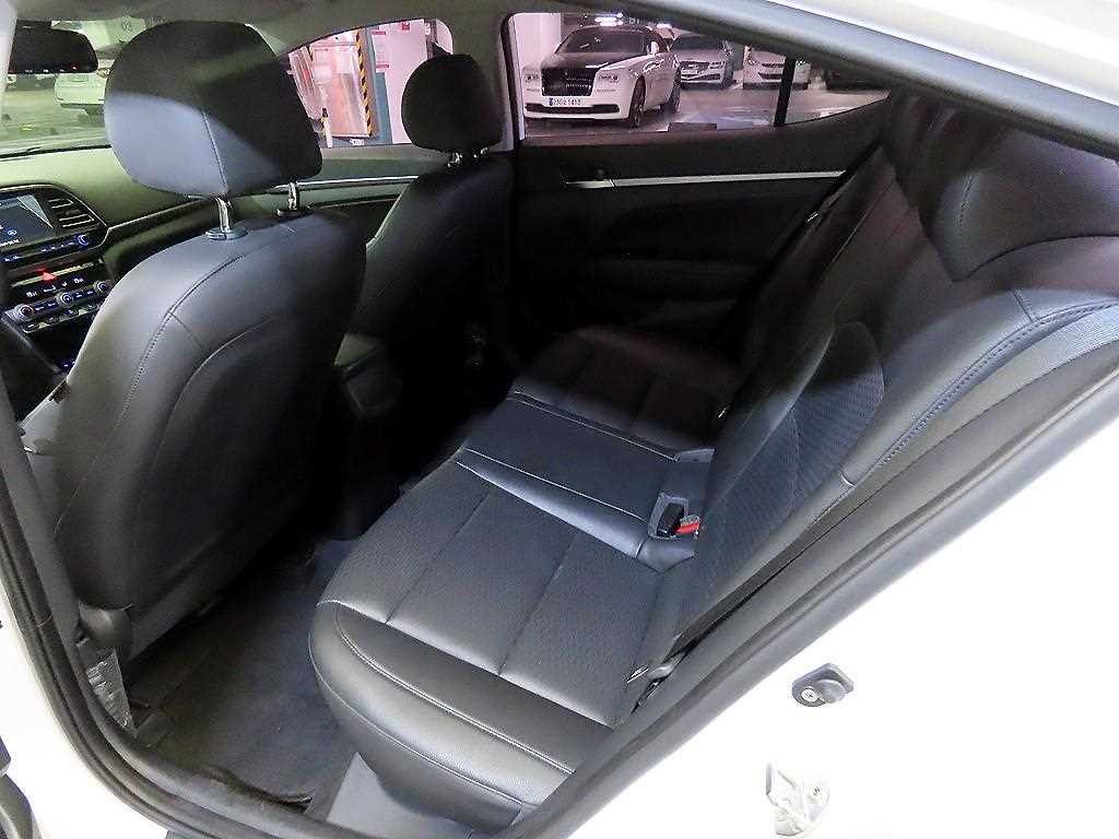 HYUNDAI Avante - Vista 9