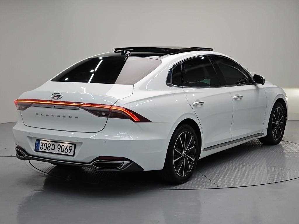 HYUNDAI Grandeur - Vista 6