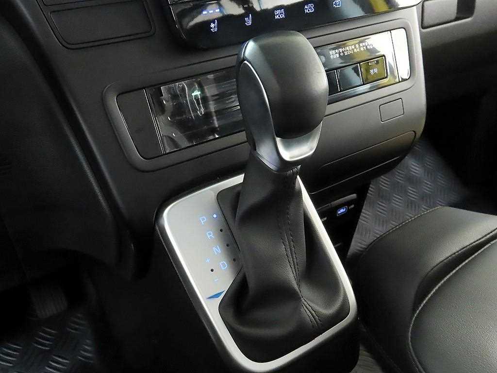 HYUNDAI Staria - Vista 12