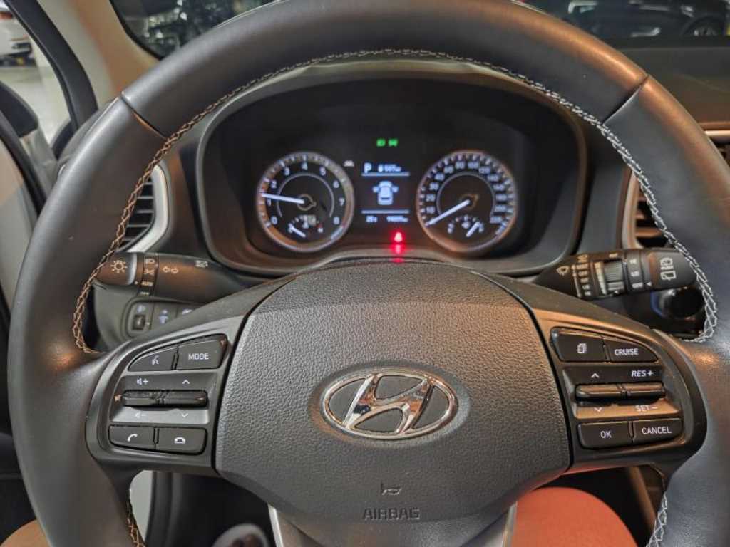 HYUNDAI Venue - Vista 6