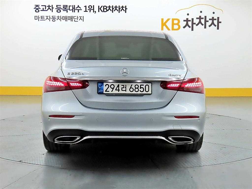 Mercedes Benz E class - Vista 3