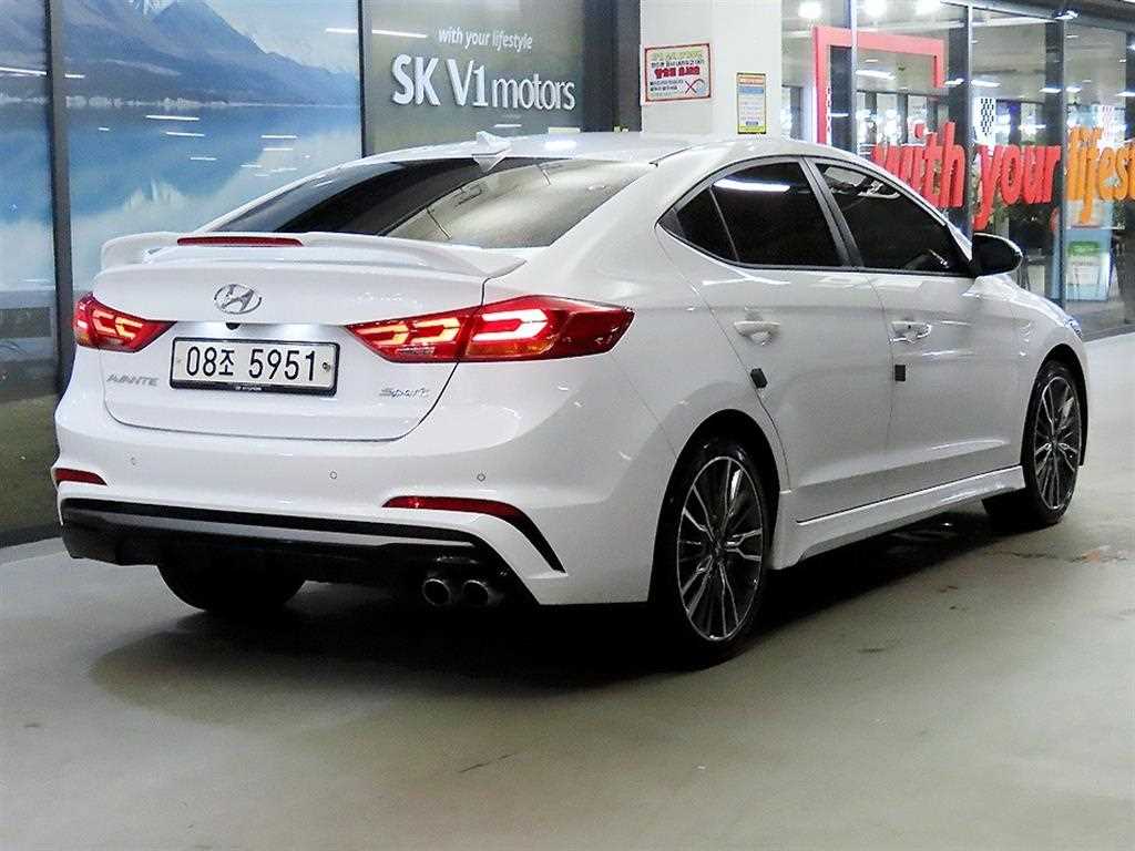 HYUNDAI Avante - Vista 6