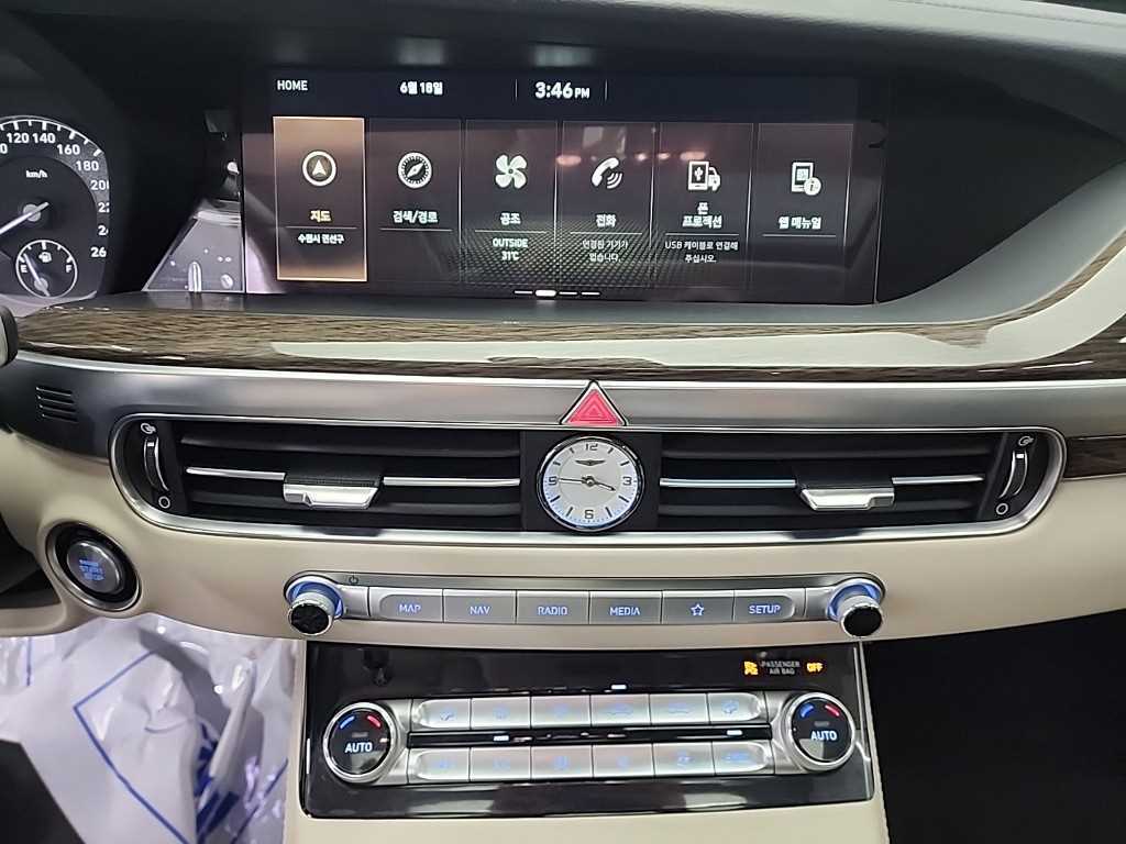 Genesis G90 - Vista 12