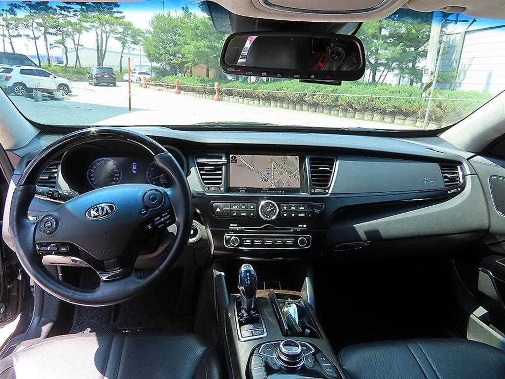 KIA K9 - Vista 9