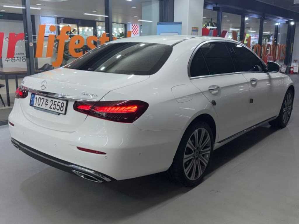 Mercedes Benz E class - Vista 6