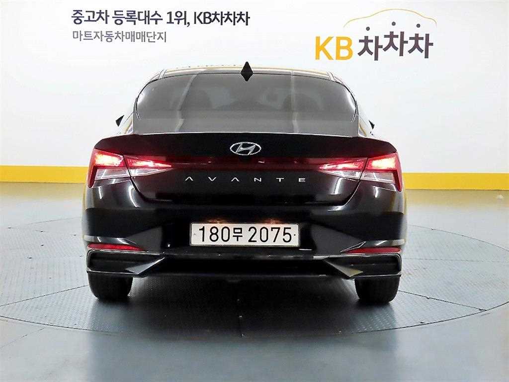 HYUNDAI Avante - Vista 3