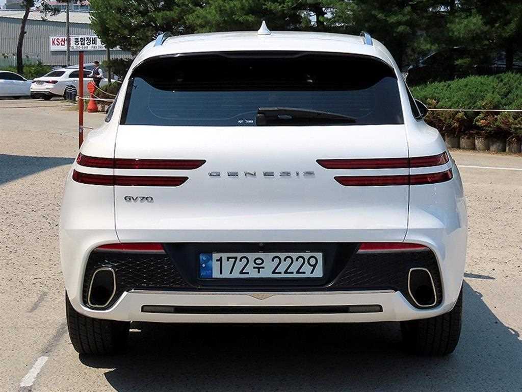 Genesis GV70 - Vista 7