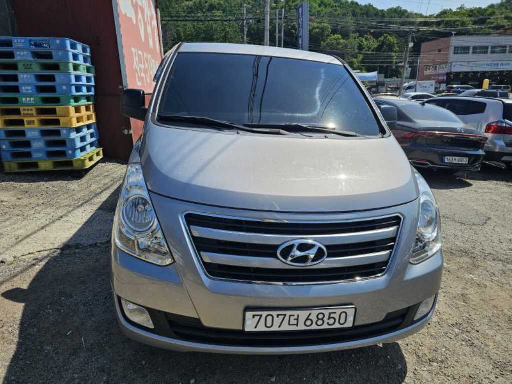 HYUNDAI Starex - Vista 3