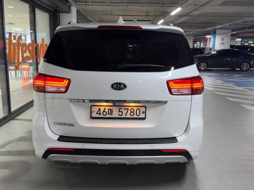 KIA Carnival - Vista 7