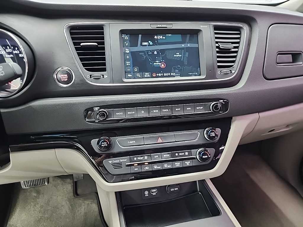KIA Carnival - Vista 12