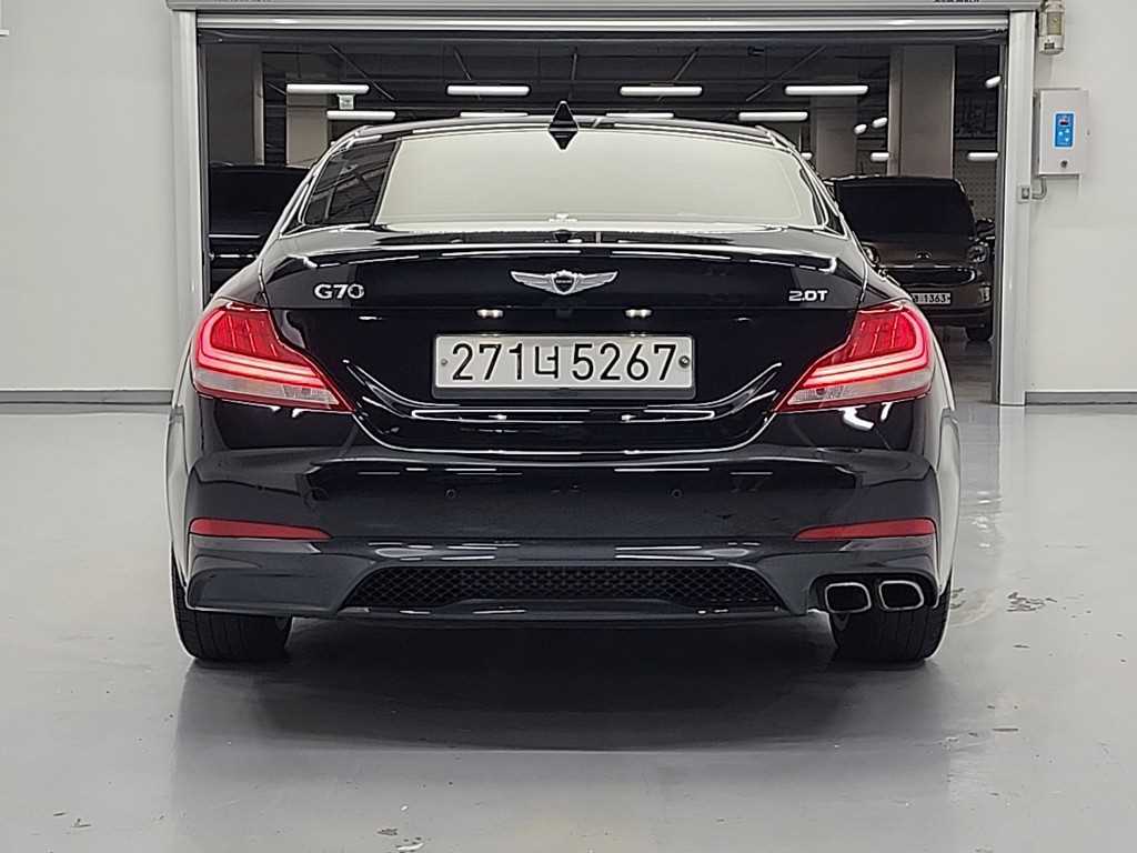 Genesis G70 - Vista 3
