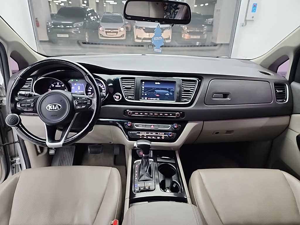 KIA Carnival - Vista 7