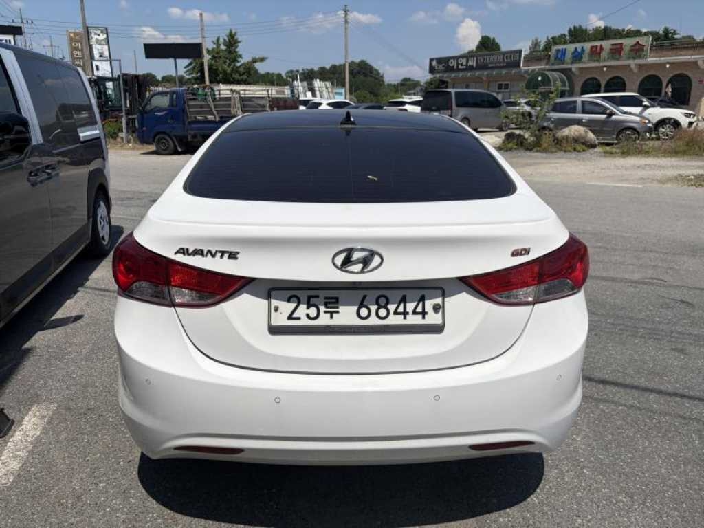 HYUNDAI Avante - Vista 6