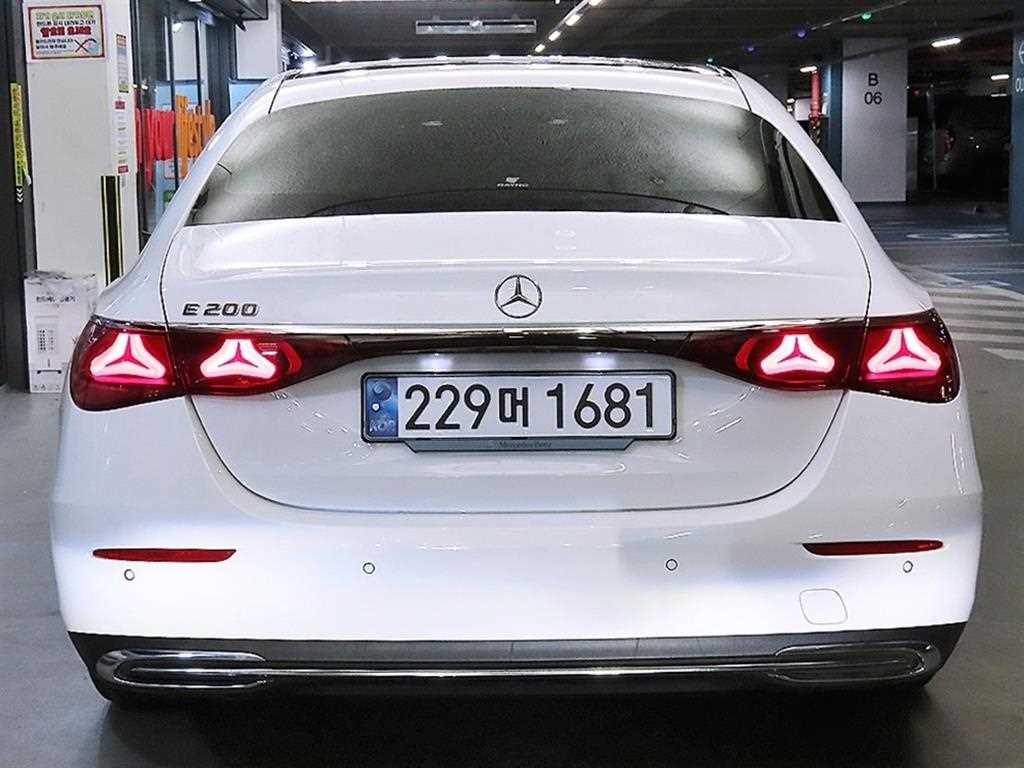 Mercedes Benz E class - Vista 8