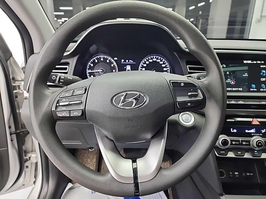 HYUNDAI Avante - Vista 11