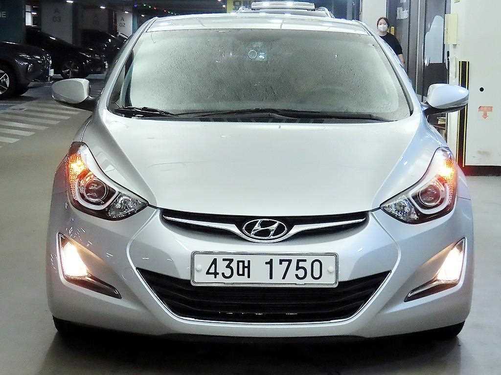HYUNDAI Avante - Vista 2