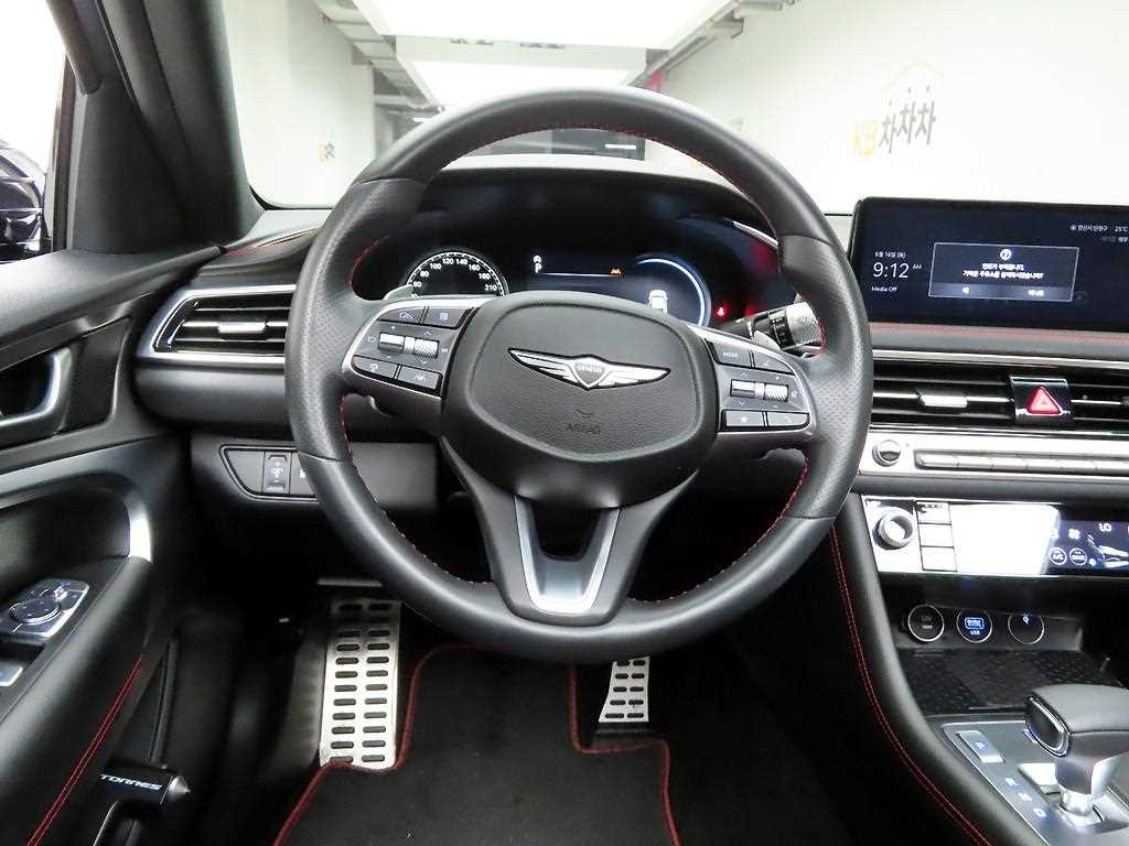 Genesis G70 - Vista 9