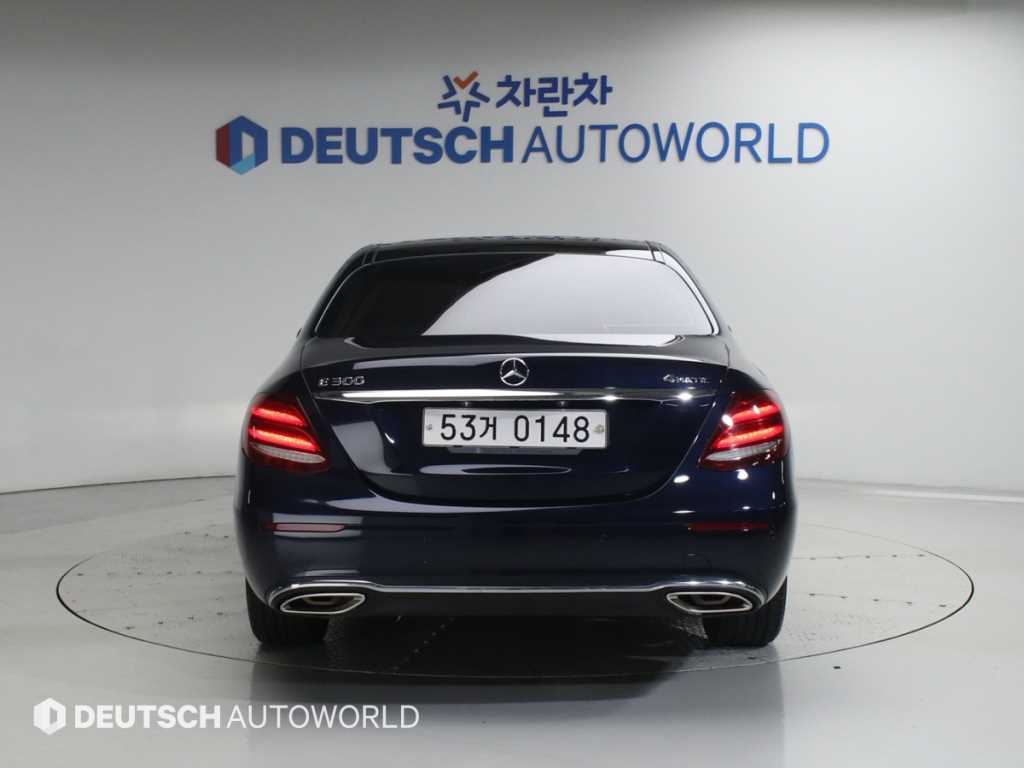 Mercedes Benz E class - Vista 6