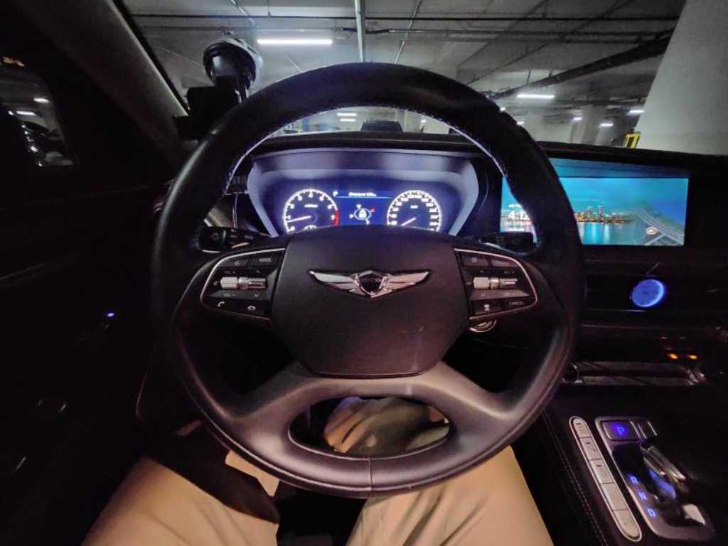 Genesis G90 - Vista 8