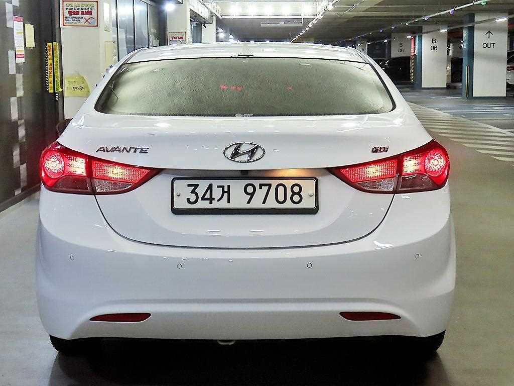 HYUNDAI Avante - Vista 7