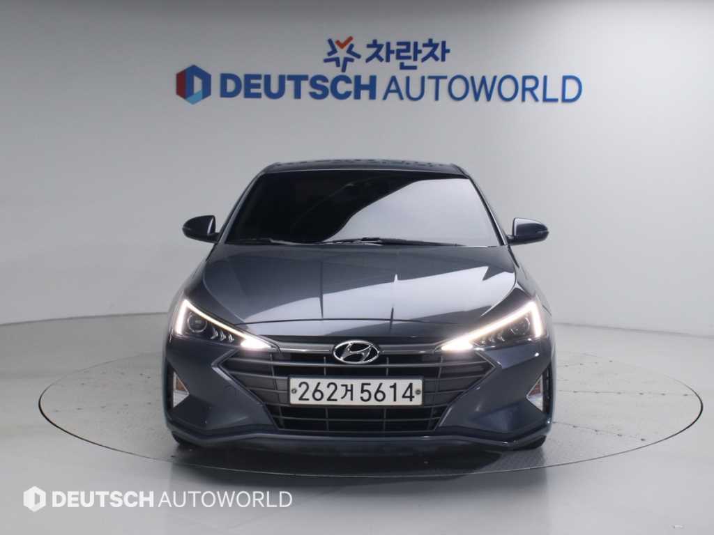 HYUNDAI Avante - Vista 3