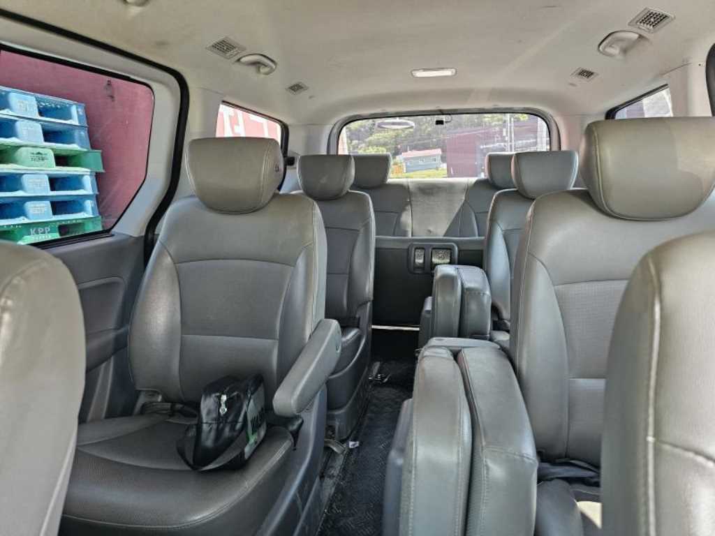 HYUNDAI Starex - Vista 12