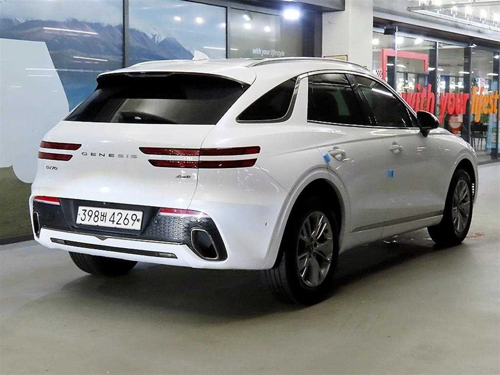 Genesis GV70 - Vista 6