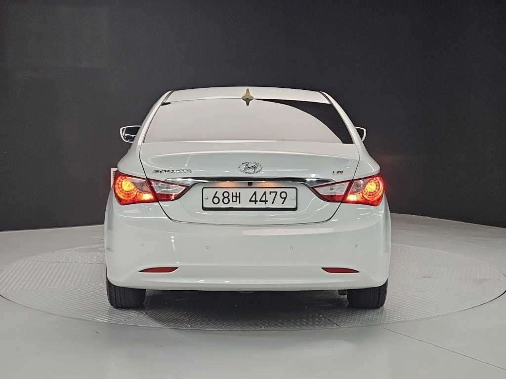 HYUNDAI Sonata - Vista 3