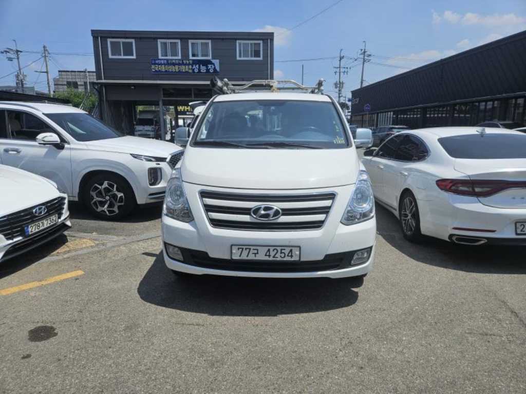 HYUNDAI Starex 2016 Blanco - Importación desde Corea - HF Imports Iquique - Foto 1