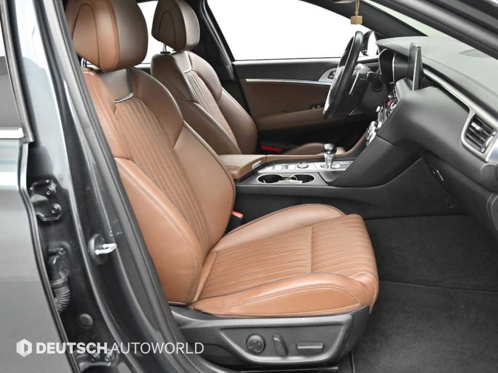 Genesis G70 - Vista 12
