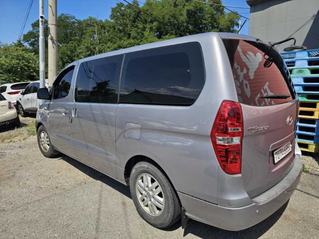 HYUNDAI Starex - Vista 7