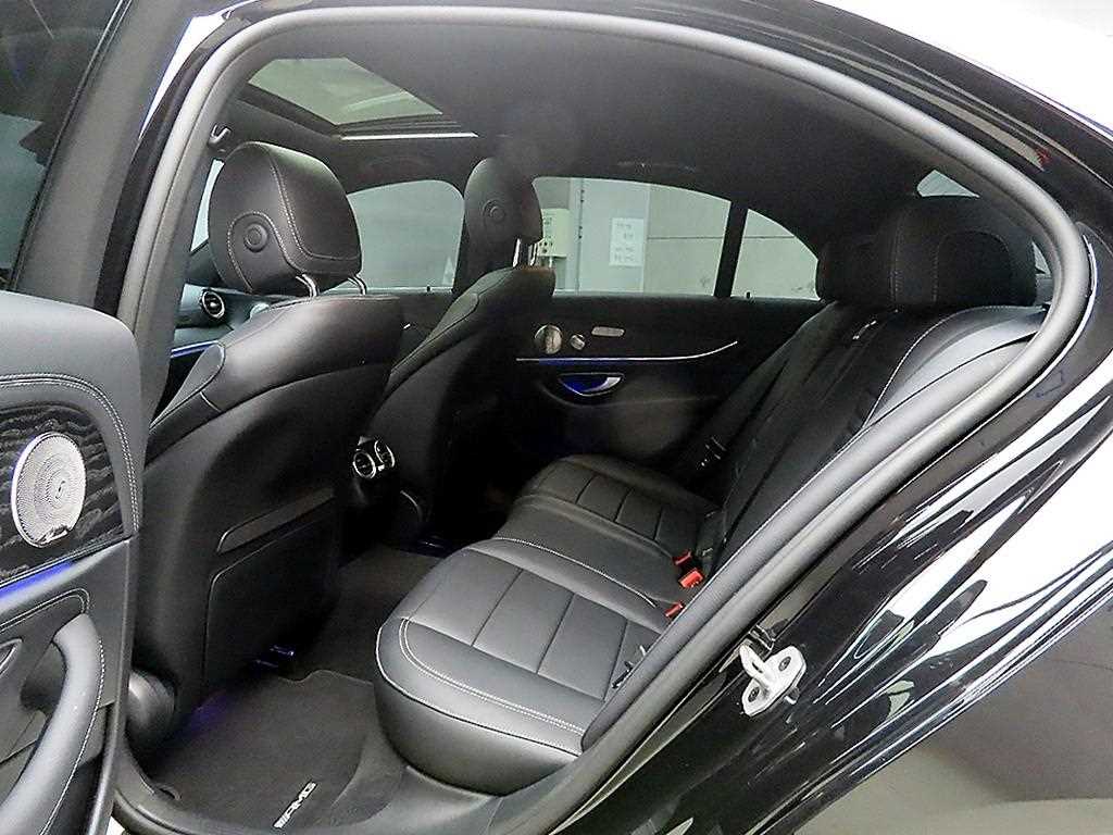 Mercedes Benz E class - Vista 8