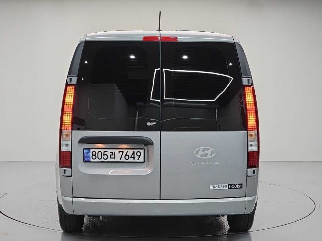HYUNDAI Staria - Vista 3