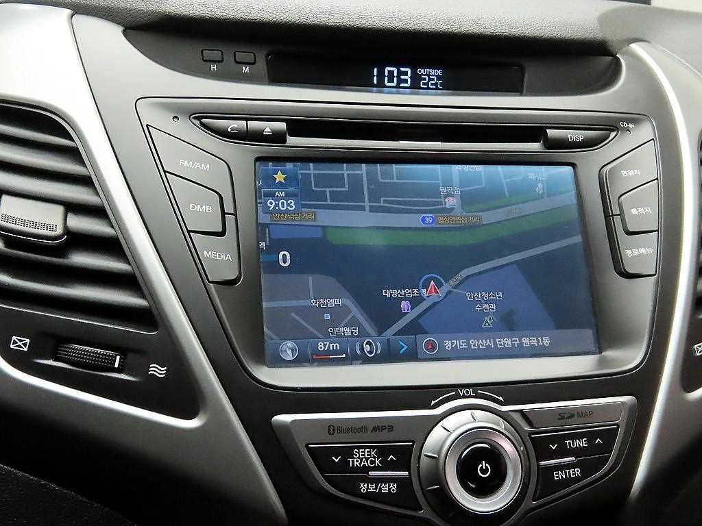 HYUNDAI Avante - Vista 11