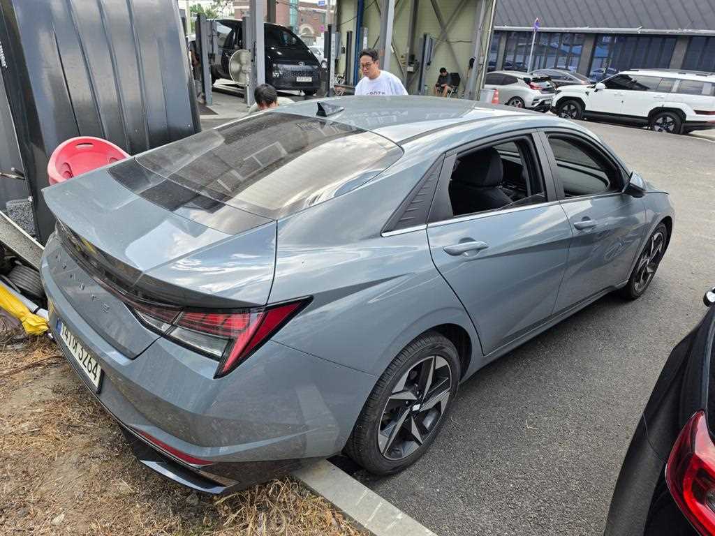 HYUNDAI Avante - Vista 6